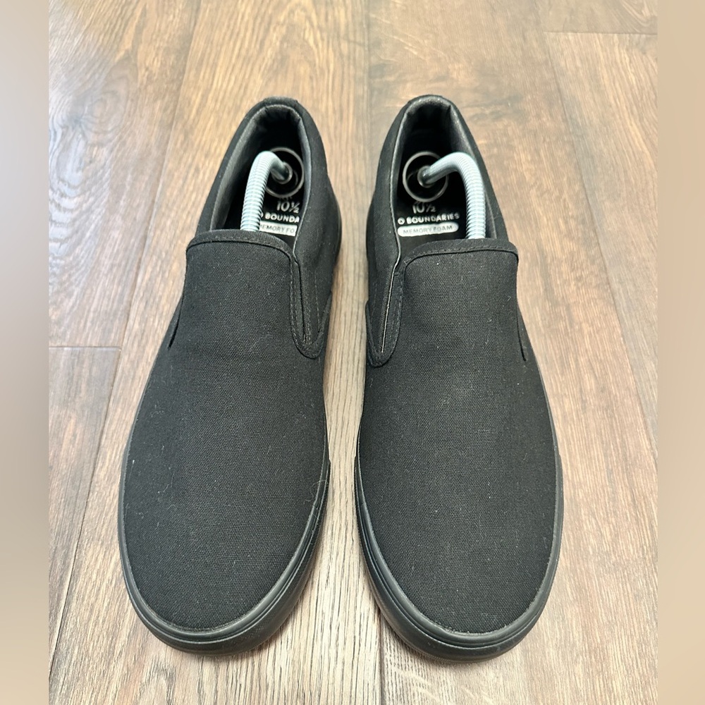 No Boundaries Men’s Memory Foam All Black Slip On Canvas Sneakers, Size 10.5